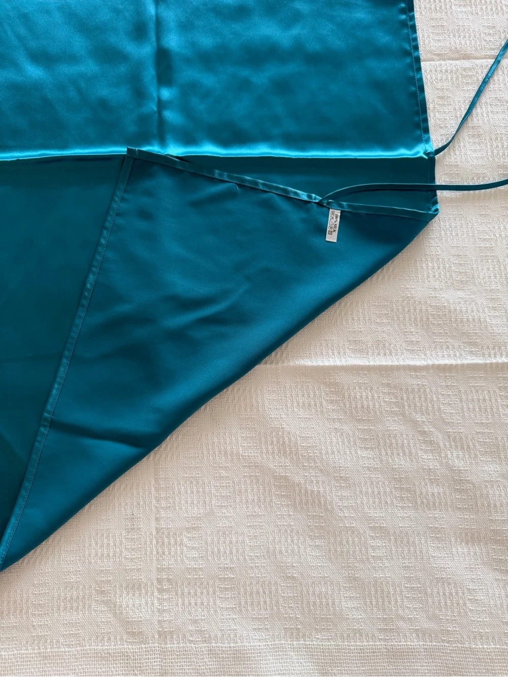 Premium 22 momme 100% Class 6AMulberry Silk Pillowcase, Single-Sided Tie Design